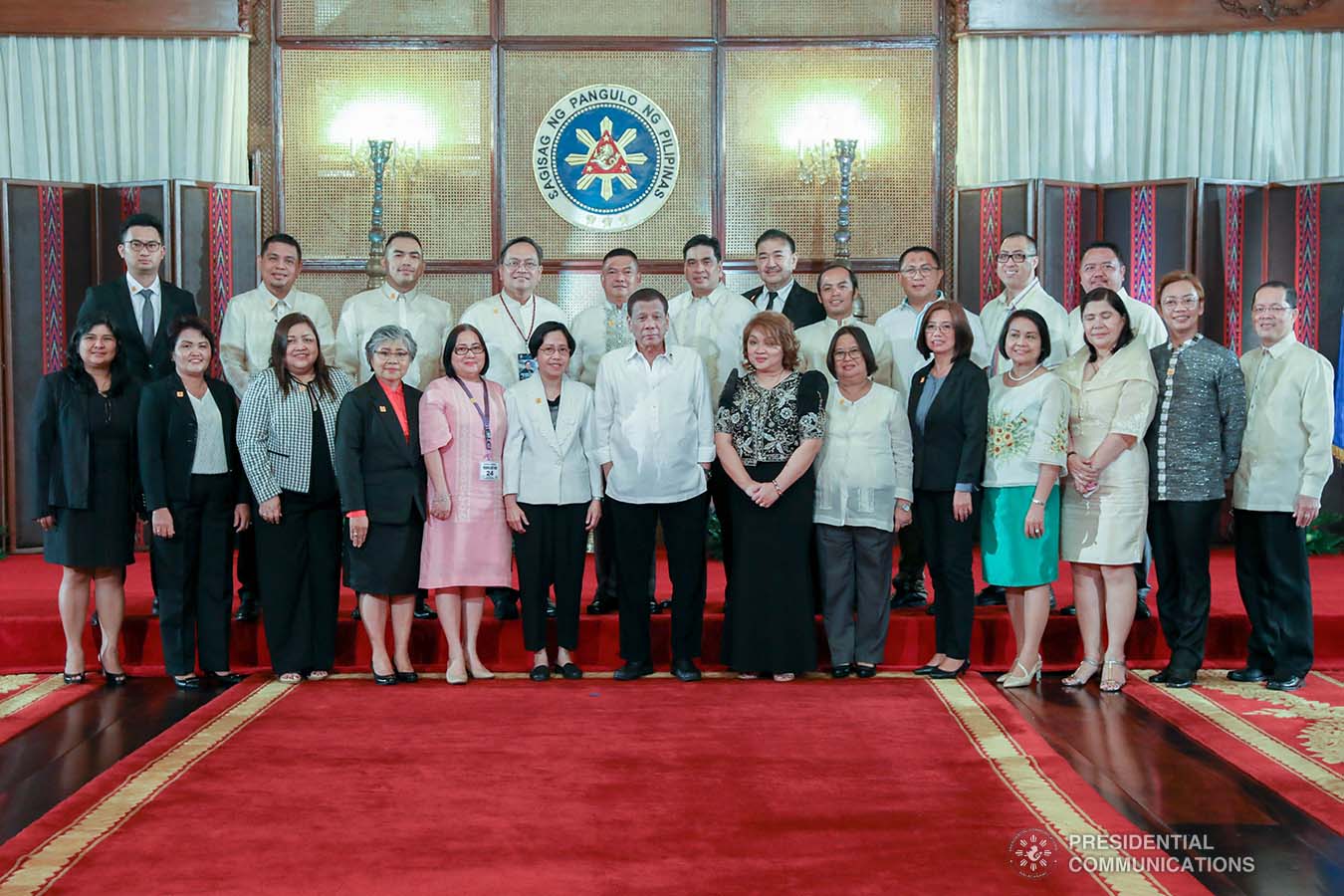 President Rodrigo Roa Duterte poses for posterity with the newly appointed officials following their oath-taking ceremony at the Malacañan Palace on September 17, 2019. TOTO LOZANO/PRESIDENTIAL PHOTO