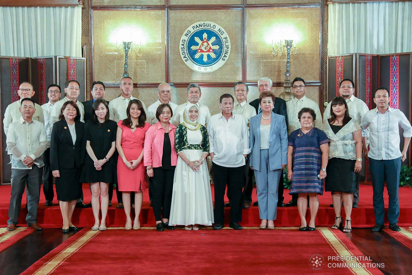 President Rodrigo Roa Duterte poses for posterity with the newly appointed officials following their oath-taking ceremony at the Malacañan Palace on September 17, 2019. TOTO LOZANO/PRESIDENTIAL PHOTO