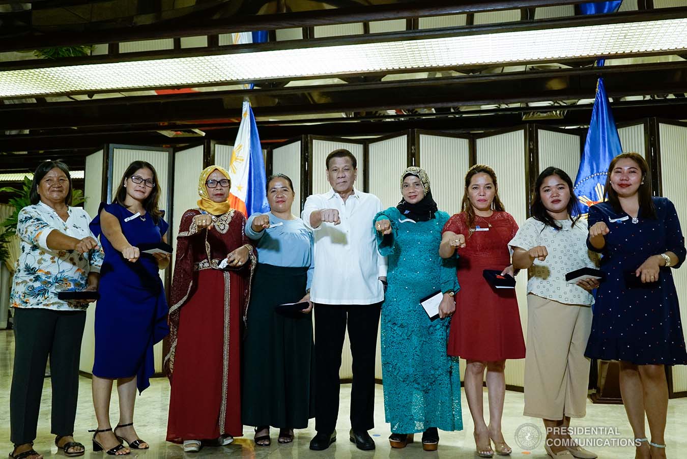President Rodrigo Roa Duterte strikes his signature pose with the kin of the killed soldiers as he posthumously awards the Order of Lapu-Lapu Rank of Kalasag during a ceremony at the Malacañan Palace on September 17, 2019. KING RODRIGUEZ/PRESIDENTIAL PHOTO