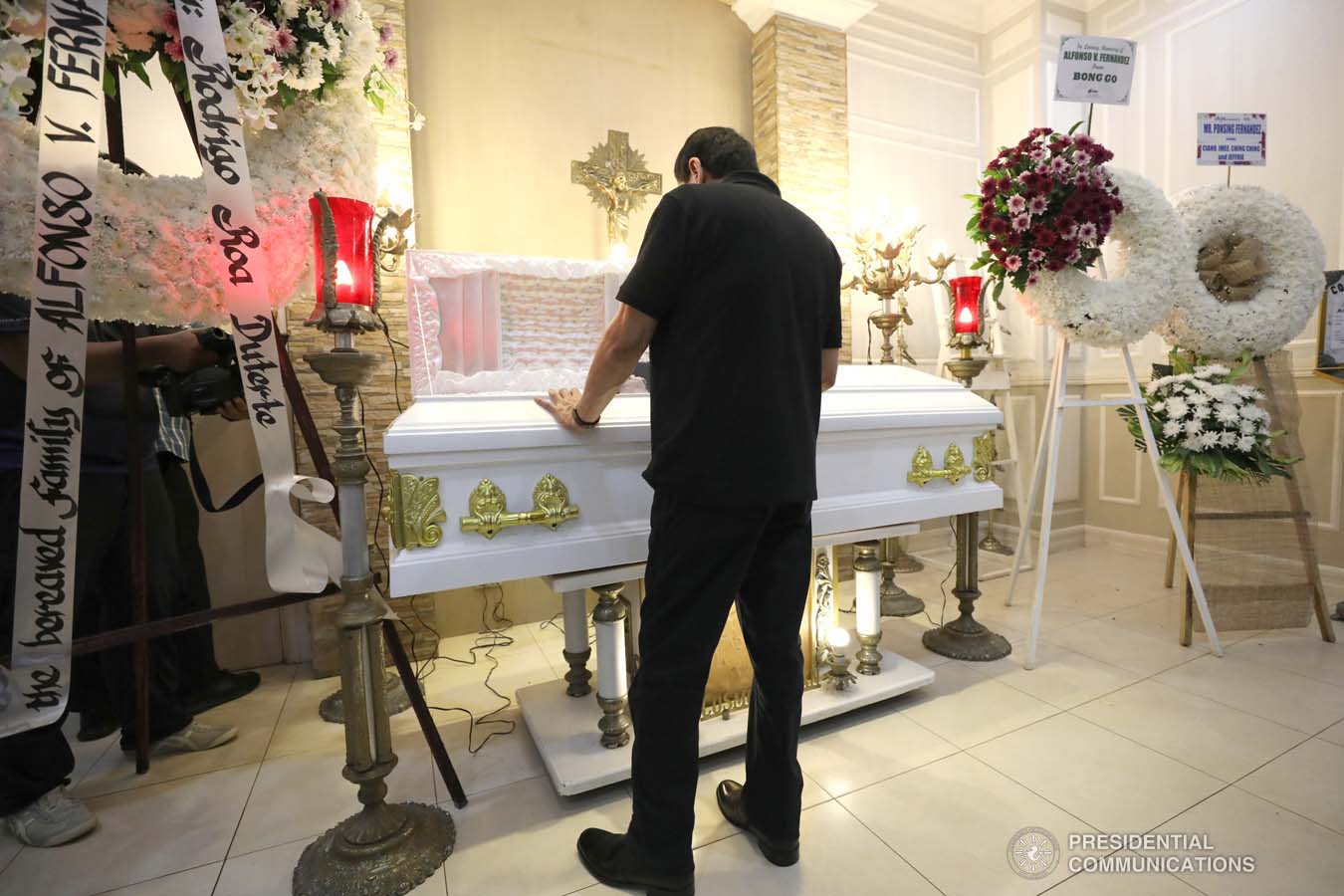 President Rodrigo Roa Duterte pays his last respects to Alfonso Fernandez as he visits the wake at the Cosmopolitan Funeral Homes in Davao City on September 21, 2019. KARL NORMAN ALONZO/PRESIDENTIAL PHOTO