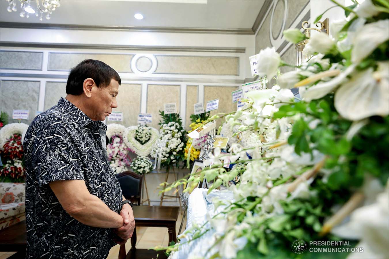 President Rodrigo Roa Duterte pays his last respects to Evelio Boiser as he visits the wake at the Cosmopolitan Funeral Homes in Davao City on September 26, 2019. KARL NORMAN ALONZO/PRESIDENTIAL PHOTO