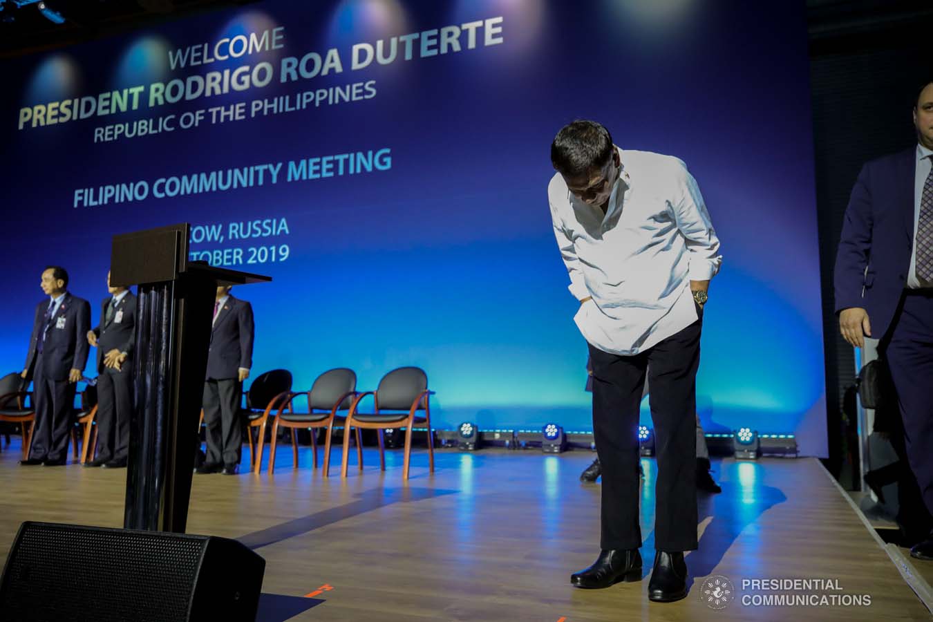 President Rodrigo Roa Duterte takes a bow before the Filipinos based in Russia who met with the President at the Exhibition of Achievements of National Economy (VDNH) in Moscow on October 5, 2019. ROBINSON NIÑAL JR./PRESIDENTIAL PHOTO