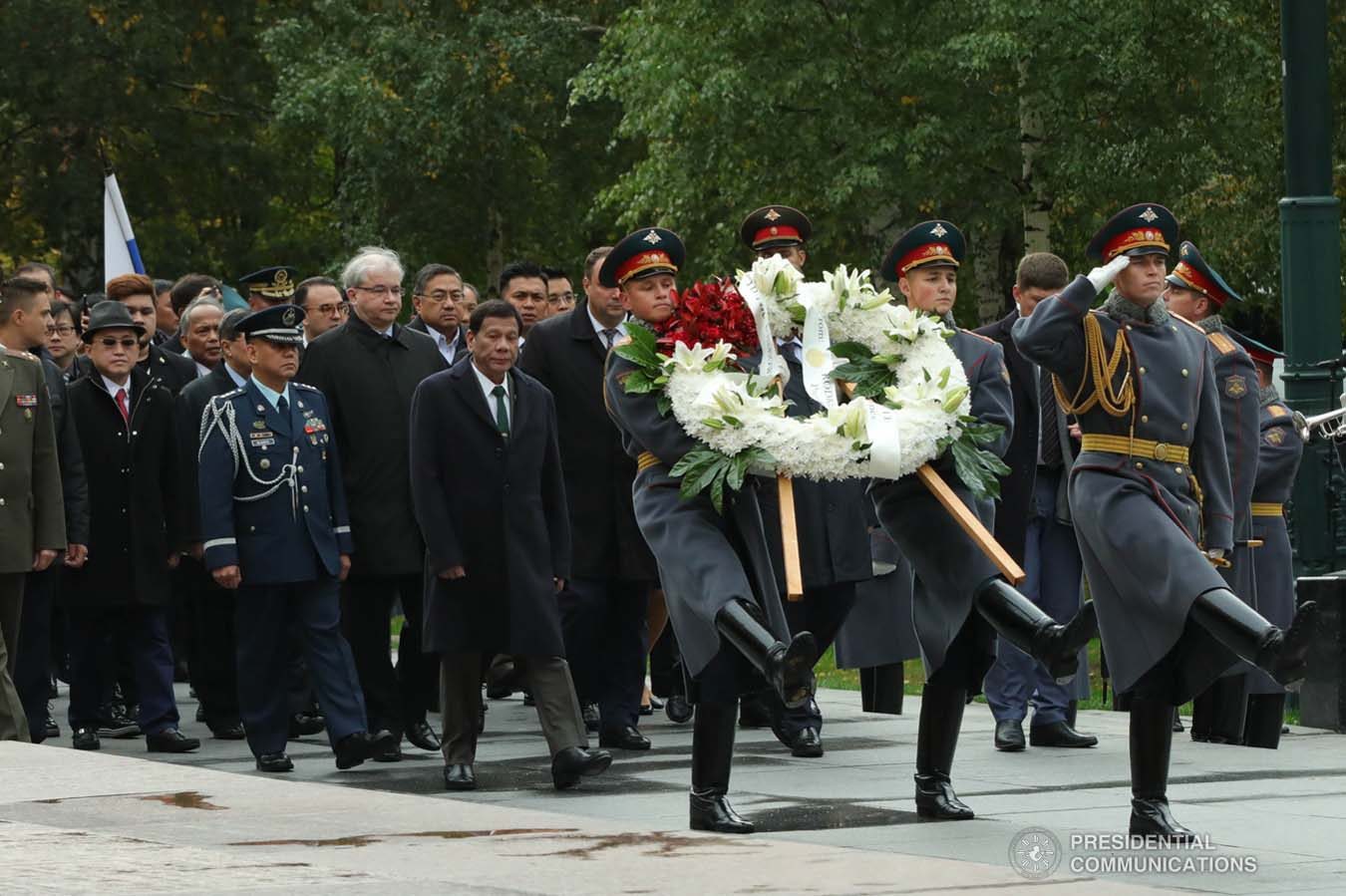 President Rodrigo Roa Duterte honors the fallen Soviet soldiers who fought during World War II as he leads the wreath-laying ceremony at the Tomb of the Unknown Soldier in Moscow, Russian Federation on October 4, 2019. ROBINSON NIÑAL JR./PRESIDENTIAL PHOTO