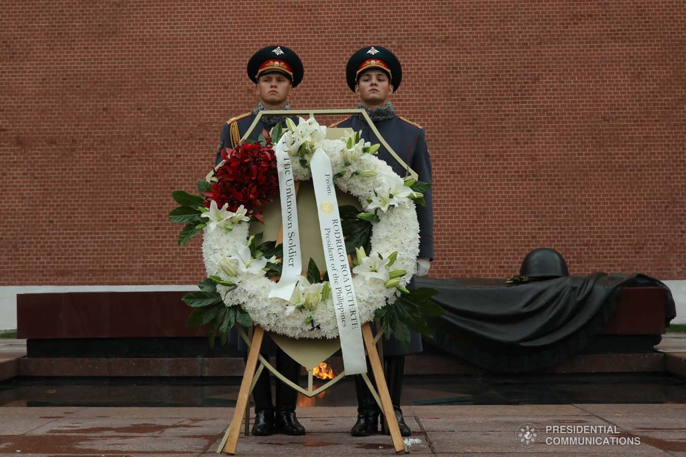 Wreath-bearers stand in attention as President Rodrigo Roa Duterte leads the wreath-laying ceremony at the Tomb of the Unknown Soldier in Moscow, Russian Federation on October 4, 2019. ROBINSON NIÑAL JR./PRESIDENTIAL PHOTO