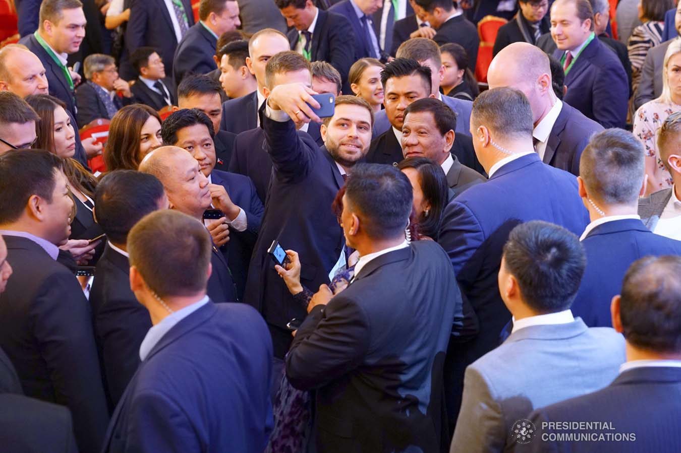 President Rodrigo Roa Duterte poses for a selfie with one of the guests during the Philippines-Russia Business Forum at the House of the Unions in Moscow, Russian Federation on October 4, 2019. JOEY DALUMPINES/PRESIDENTIAL PHOTO