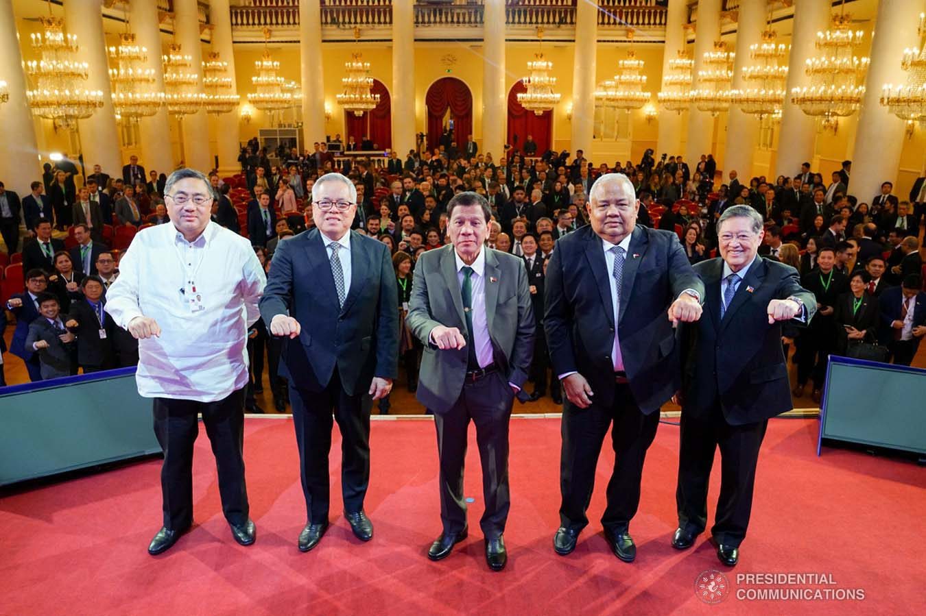 President Rodrigo Roa Duterte strikes his signature pose with some members of his delegation during the Philippines-Russia Business Forum at the House of the Unions in Moscow, Russian Federation on October 4, 2019. JOEY DALUMPINES/PRESIDENTIAL PHOTO