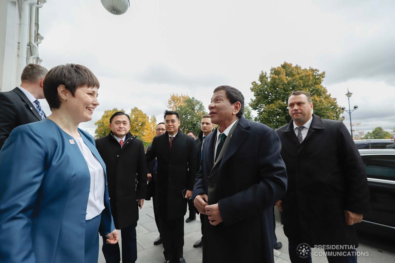 President Rodrigo Roa Duterte admires the exterior of the Kremlin Palace in Moscow, Russian Federation as he is given a tour on October 4, 2019. KING RODRIGUEZ/PRESIDENTIAL PHOTO