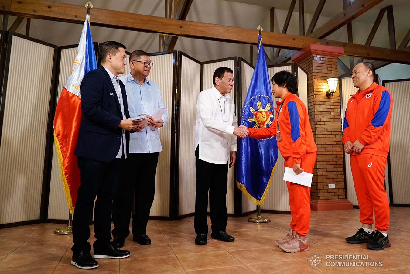 President Rodrigo Roa Duterte meets 2019 Asian Weightlifting Championships China Silver Medalist Hidilyn Diaz at the Malago Clubhouse in Malacañang on October 16, 2019. KING RODRIGUEZ/PRESIDENTIAL PHOTO