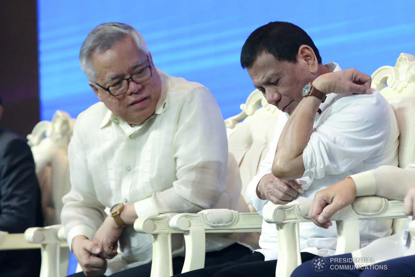 President Rodrigo Roa Duterte shows a small abrasion on his elbow to Trade and Industry Secretary Ramon Lopez on the sidelines of the 45th Philippine Business Conference and Expo at The Manila Hotel on October 17, 2019. ROBINSON NIÑAL JR./PRESIDENTIAL PHOTO