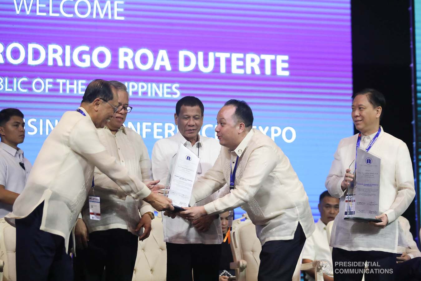 President Rodrigo Roa Duterte confers the Most Outstanding Chamber Visayas City Level Award on Mandaue City Chamber of Commerce and Industry President Stanley Go during the 45th Philippine Business Conference and Expo at The Manila Hotel on October 17, 2019. VALERIE ESCALERA/PRESIDENTIAL PHOTO