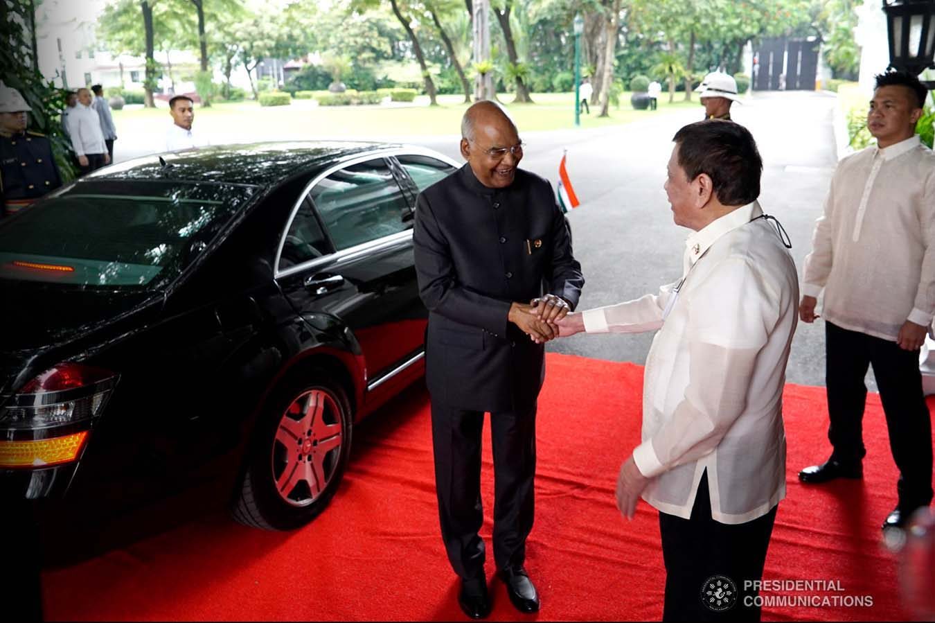President Rodrigo Roa Duterte gives a warm welcome to President of the Republic of India Ram Nath Kovind upon his arrival at the Malacañan Palace on October 18, 2019. President Kovind is on a five-day state visit to the Philippines. KING RODRIGUEZ/PRESIDENTIAL PHOTO