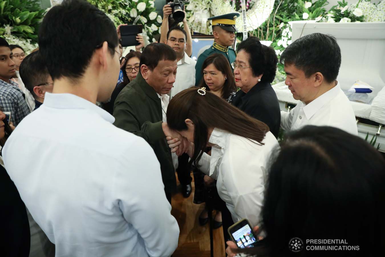 President Rodrigo Roa Duterte condoles with the family of the late former Senate President Aquilino Pimentel Jr. as he visits the wake at the Heritage Memorial Park in Taguig City on October 22, 2019. ROBINSON NIÑAL JR./PRESIDENTIAL PHOTO