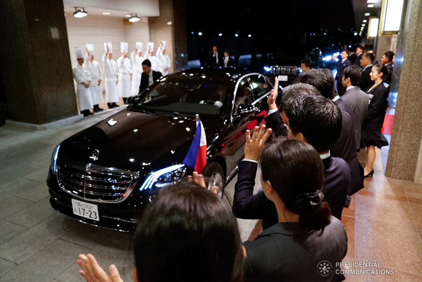 Staff from a hotel in Tokyo, Japan wave farewell to President Rodrigo Roa Duterte as he heads to the Haneda International Airport after witnessing the Ceremonies of the Accession to the Throne of His Majesty Emperor Naruhito at the Imperial Palace on October 22, 2019. KING RODRIGUEZ/PRESIDENTIAL PHOTO