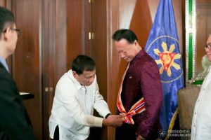 President Rodrigo Roa Duterte confers the Order of Sikatuna with the Rank of Datu on outgoing Chinese Ambassador to the Philippines Zhao Jianhua during his farewell call to the President at the Malacañan Palace on October 28, 2019. KARL NORMAN ALONZO/PRESIDENTIAL PHOTO