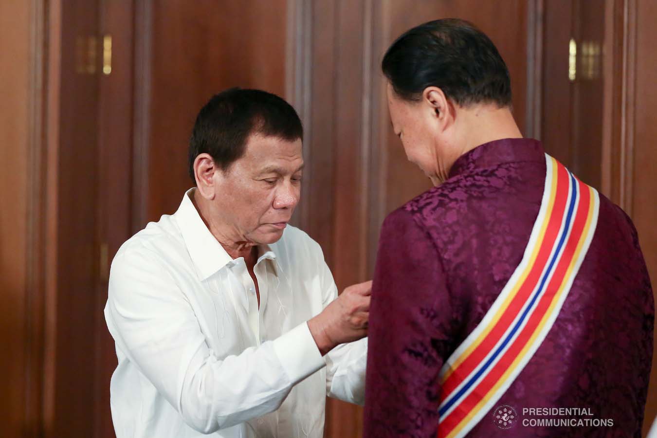 President Rodrigo Roa Duterte confers the Order of Sikatuna with the Rank of Datu on outgoing Chinese Ambassador to the Philippines Zhao Jianhua during his farewell call to the President at the Malacañan Palace on October 28, 2019. KARL NORMAN ALONZO/PRESIDENTIAL PHOTO