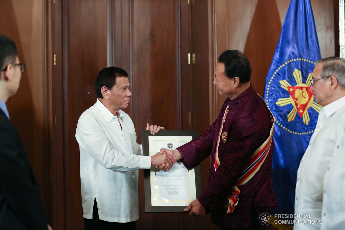 President Rodrigo Roa Duterte confers the Order of Sikatuna with the Rank of Datu on outgoing Chinese Ambassador to the Philippines Zhao Jianhua during his farewell call to the President at the Malacañan Palace on October 28, 2019. KARL NORMAN ALONZO/PRESIDENTIAL PHOTO
