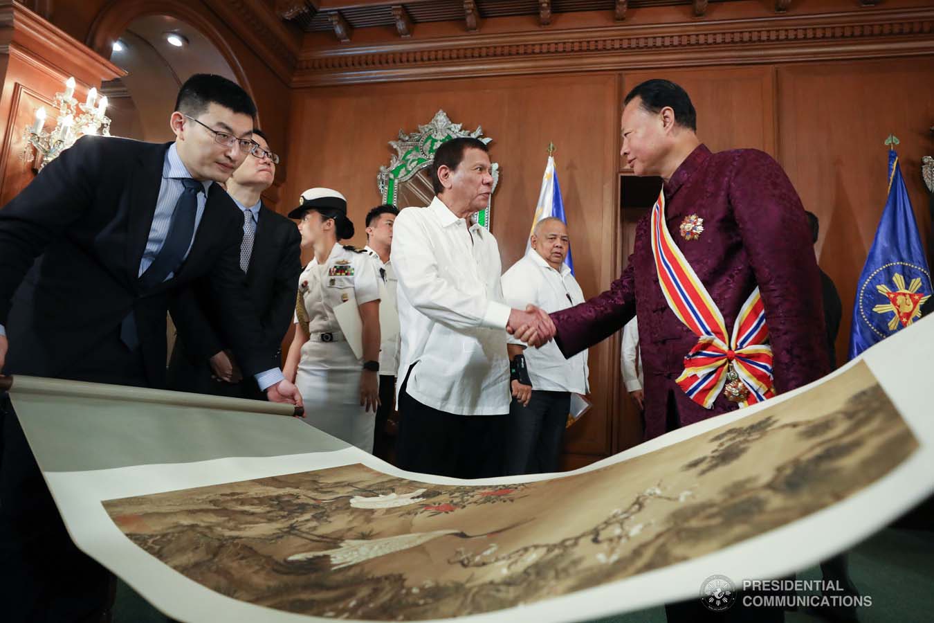 President Rodrigo Roa Duterte receives a token from outgoing Chinese Ambassador to the Philippines Zhao Jianhua during his farewell call to the President at the Malacañan Palace on October 28, 2019. ROBINSON NIÑAL JR./PRESIDENTIAL PHOTO