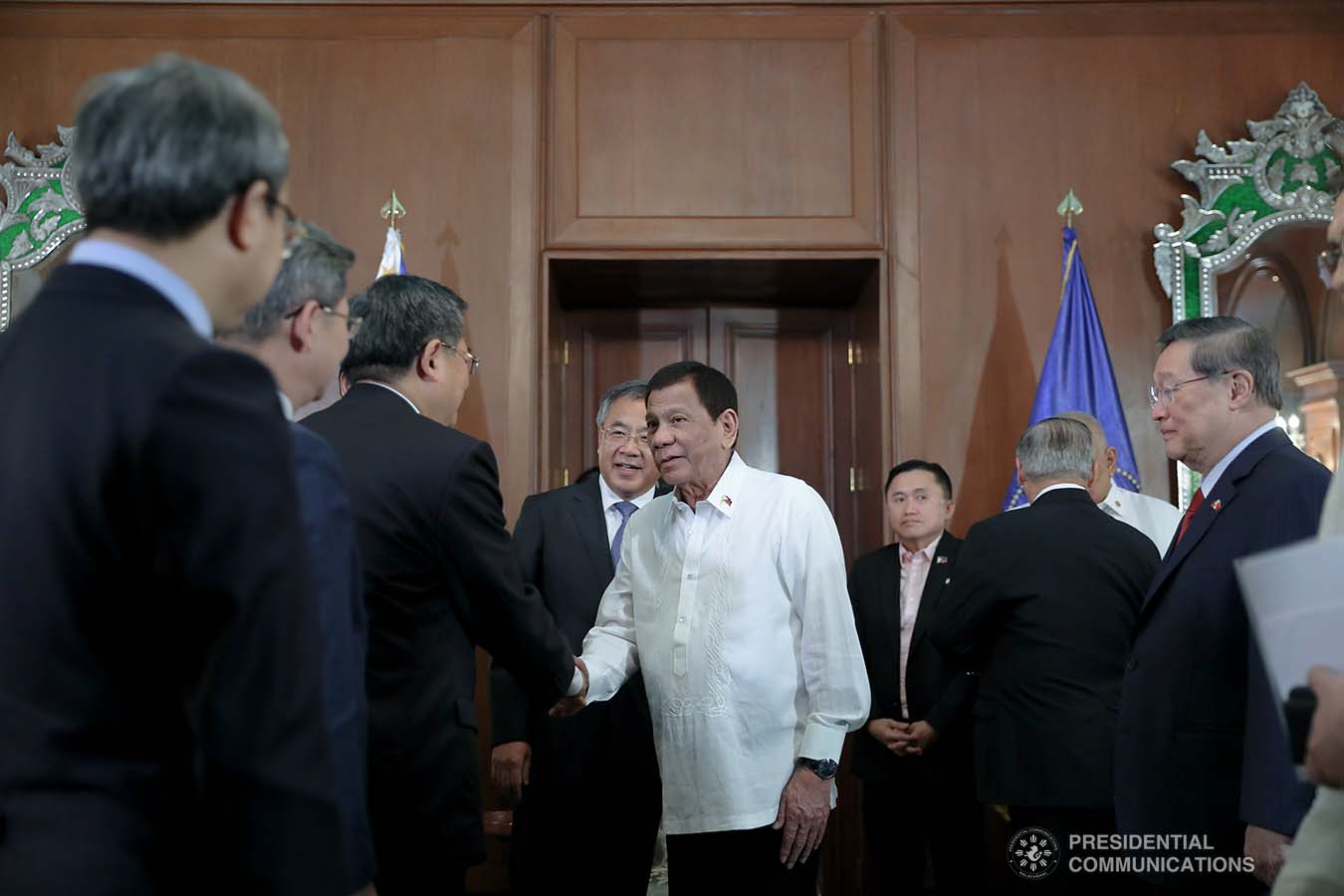 President Rodrigo Roa Duterte greets the members of Vice Premier of the People's Republic of China Hu Chunhua's delegation as they pay a courtesy call on the President at the Malacañan Palace on October 24, 2019. ALFRED FRIAS/PRESIDENTIAL PHOTO