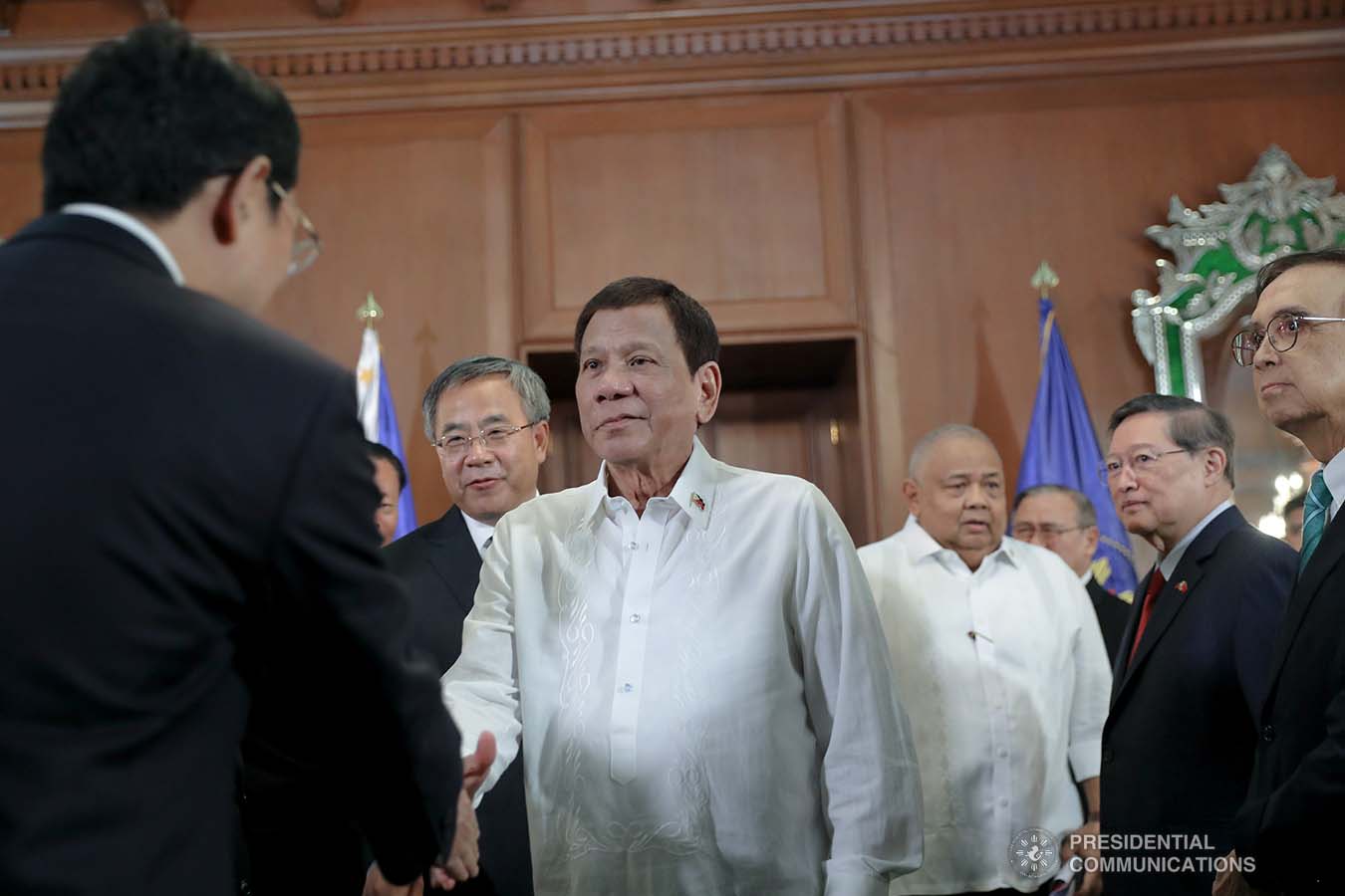 President Rodrigo Roa Duterte greets the members of Vice Premier of the People's Republic of China Hu Chunhua's delegation as they pay a courtesy call on the President at the Malacañan Palace on October 24, 2019. ALFRED FRIAS/PRESIDENTIAL PHOTO