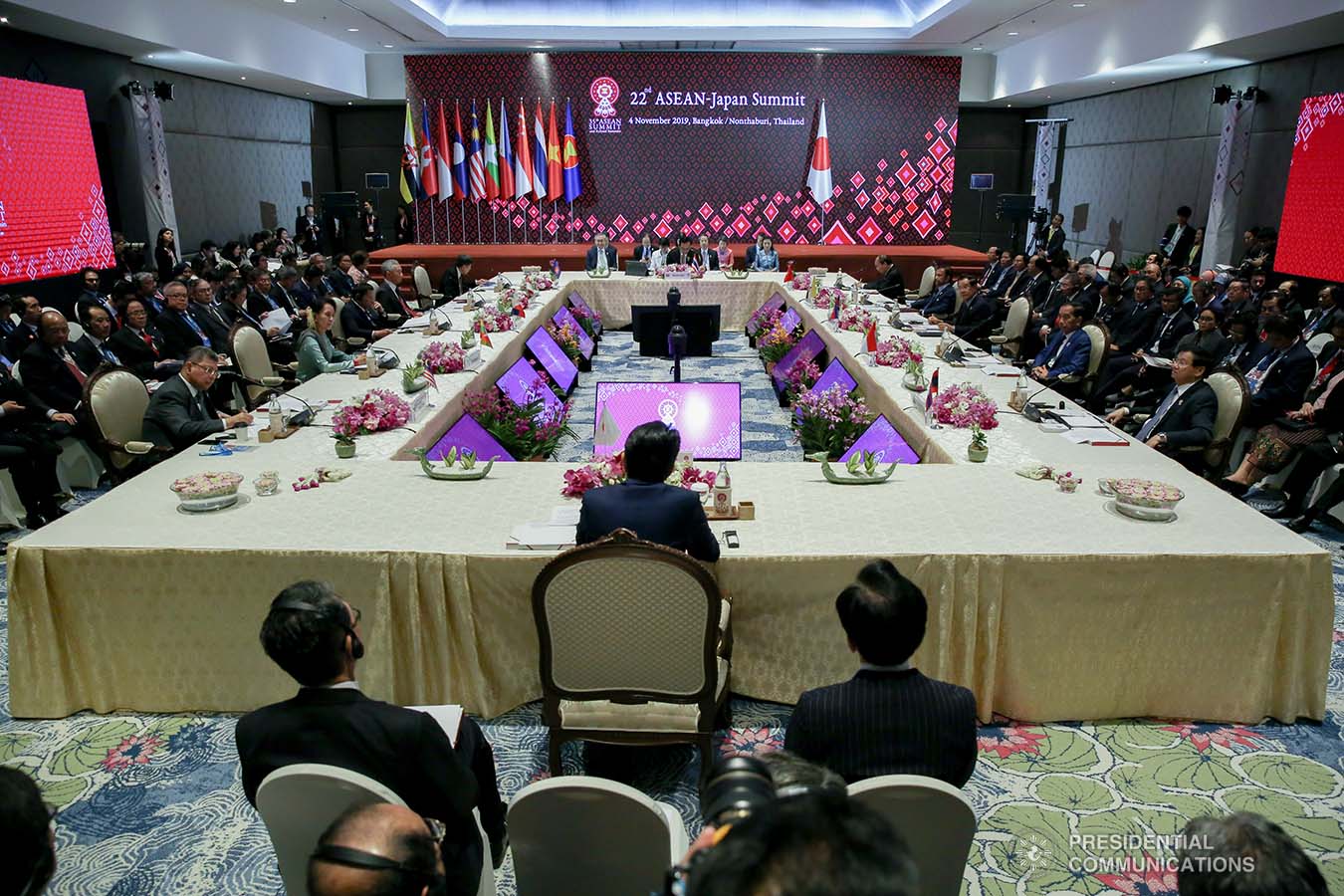 President Rodrigo Roa Duterte joins other leaders from the Association of Southeast Asian Nations (ASEAN) member countries and Prime Minister of Japan Shinzo Abe during the 22nd ASEAN-Japan Summit at the Impact Exhibition and Convention Center in Nonthaburi, Thailand on November 4, 2019. ALBERT ALCAIN/PRESIDENTIAL PHOTO