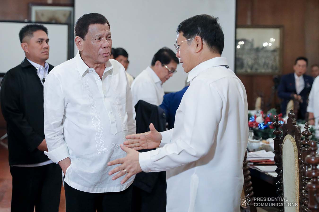 President Rodrigo Roa Duterte discusses matters with Interior and Local Government Secretary Eduardo Año prior to the start of the 43rd Cabinet Meeting at the Malacañan Palace on November 6, 2019. ALFRED FRIAS/PRESIDENTIAL PHOTO