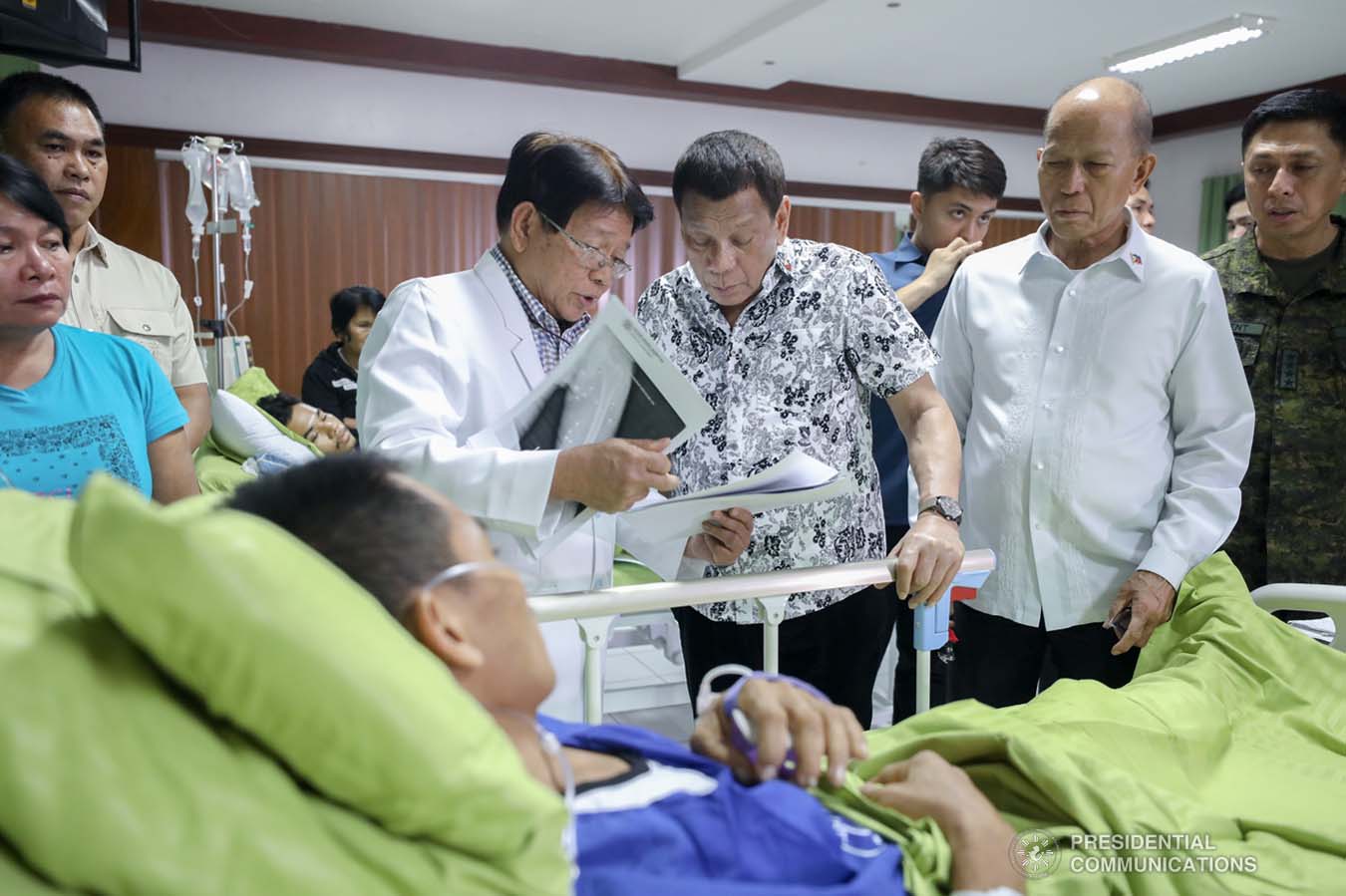 President Rodrigo Roa Duterte examines the injury of one of the wounded law enforcers he visited at the Divine Word Hospital in Tacloban City on November 15, 2019. ACE MORANDANTE/PRESIDENTIAL PHOTO