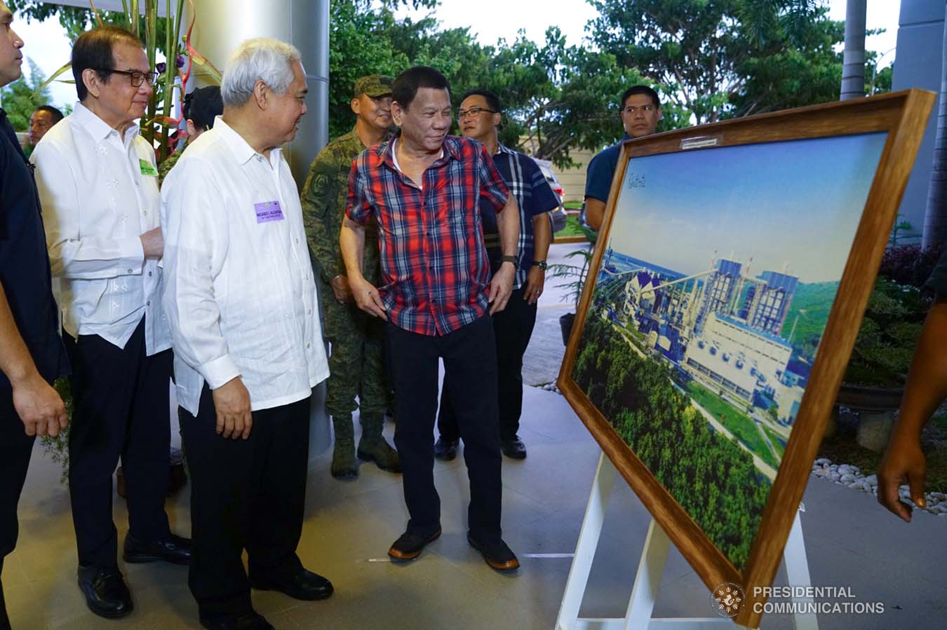 President Rodrigo Roa Duterte takes time to appreciate the photograph of the Sarangani Energy Corporation (SEC) I and II Plant Site during its inauguration in Maasim, Sarangani Province on November 22, 2019. JOEY DALUMPINES/PRESIDENTIAL PHOTO