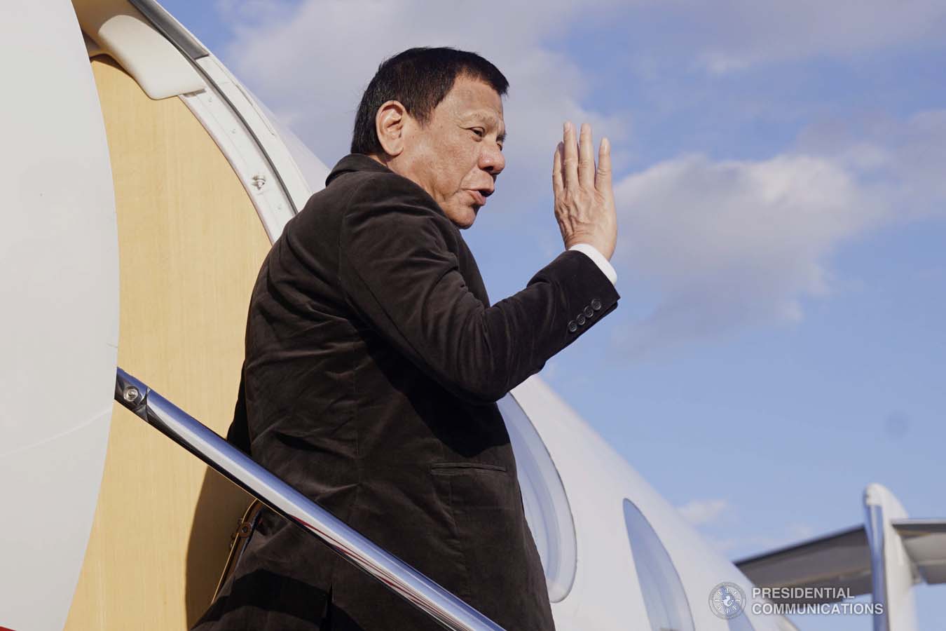 President Rodrigo Roa Duterte waves at the members of the send-off party as he departs for Manila at the Gimhae Air Base in Busan, Republic of Korea on November 26, 2019. ARMAN BAYLON/PRESIDENTIAL PHOTO