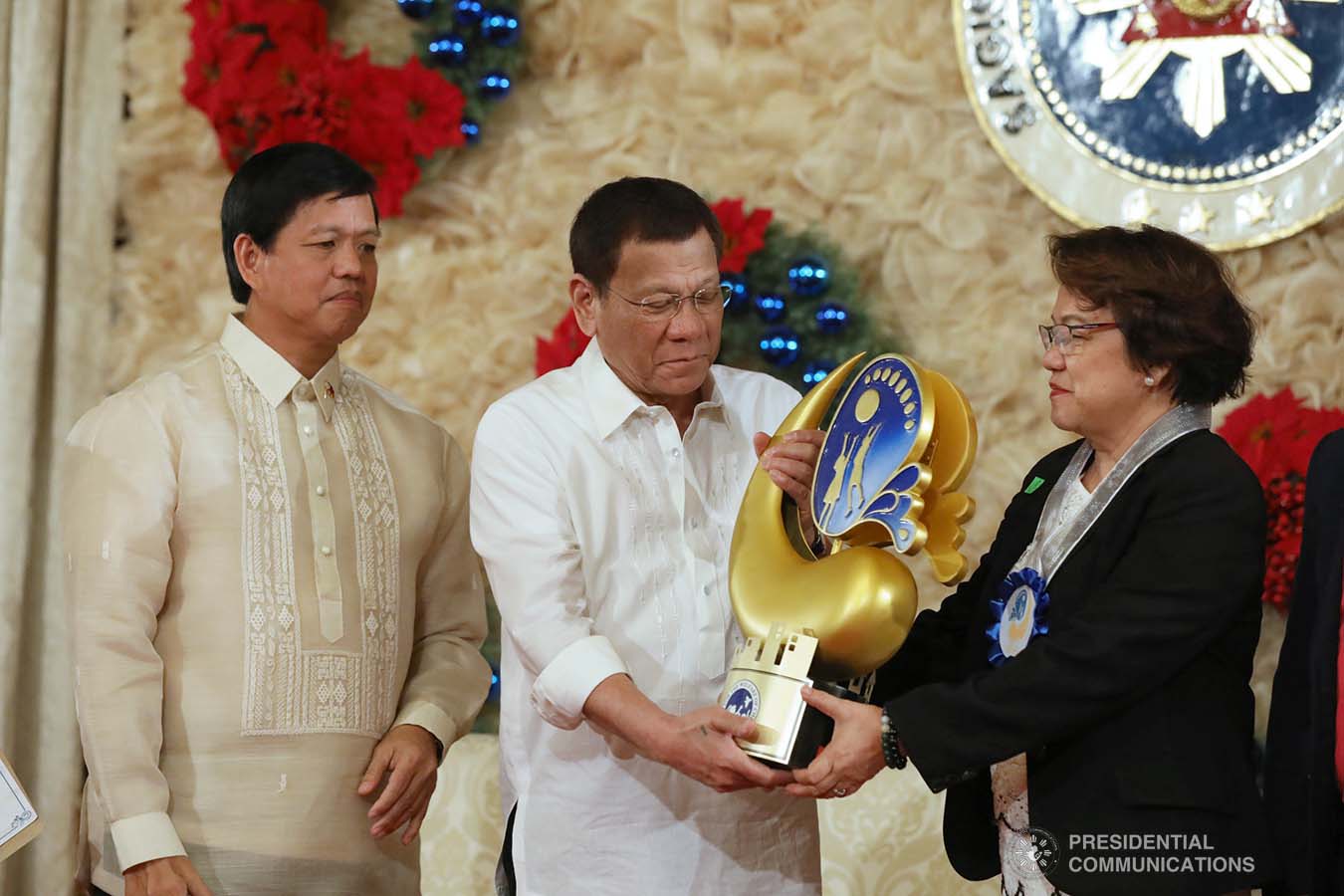 President Rodrigo Roa Duterte leads the awarding ceremony for the 2018 Presidential Award for Child-Friendly Municipalities and Cities (PACFMC) at the Malacañan Palace on November 28, 2019. Assisting the President is Social Welfare and Development Secretary Rolando Bautista. TOTO LOZANO/PRESIDENTIAL PHOTO