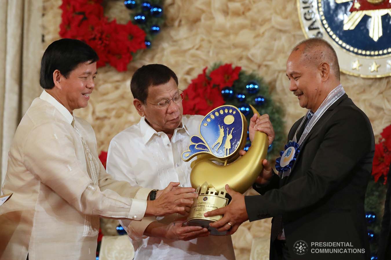 President Rodrigo Roa Duterte leads the awarding ceremony for the 2018 Presidential Award for Child-Friendly Municipalities and Cities (PACFMC) at the Malacañan Palace on November 28, 2019. Assisting the President is Social Welfare and Development Secretary Rolando Bautista. TOTO LOZANO/PRESIDENTIAL PHOTO