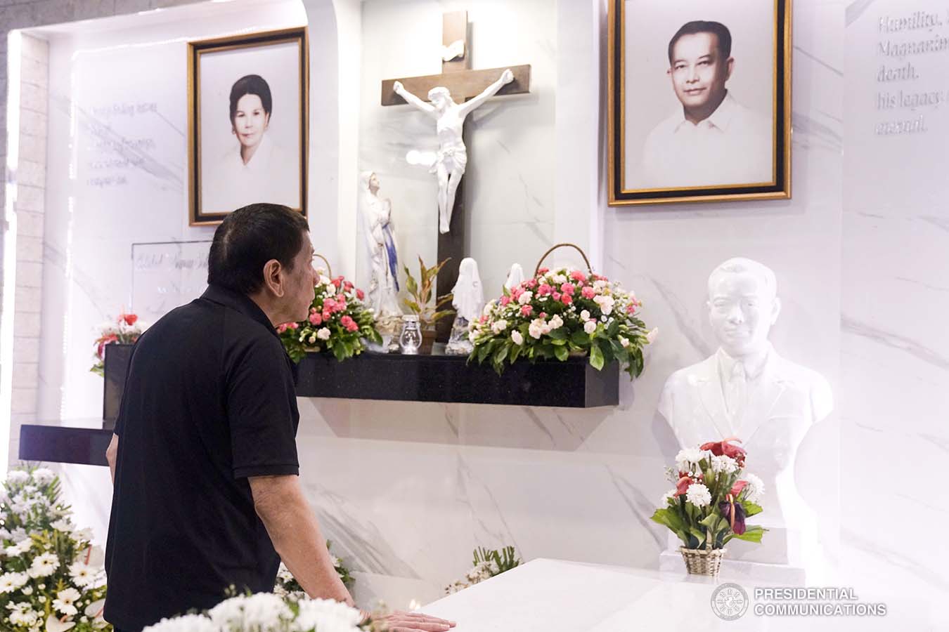 President Rodrigo Roa Duterte visits the graves of his parents at the Roman Catholic Cemetery in Davao City on October 31, 2019. ARMAN BAYLON/PRESIDENTIAL PHOTO