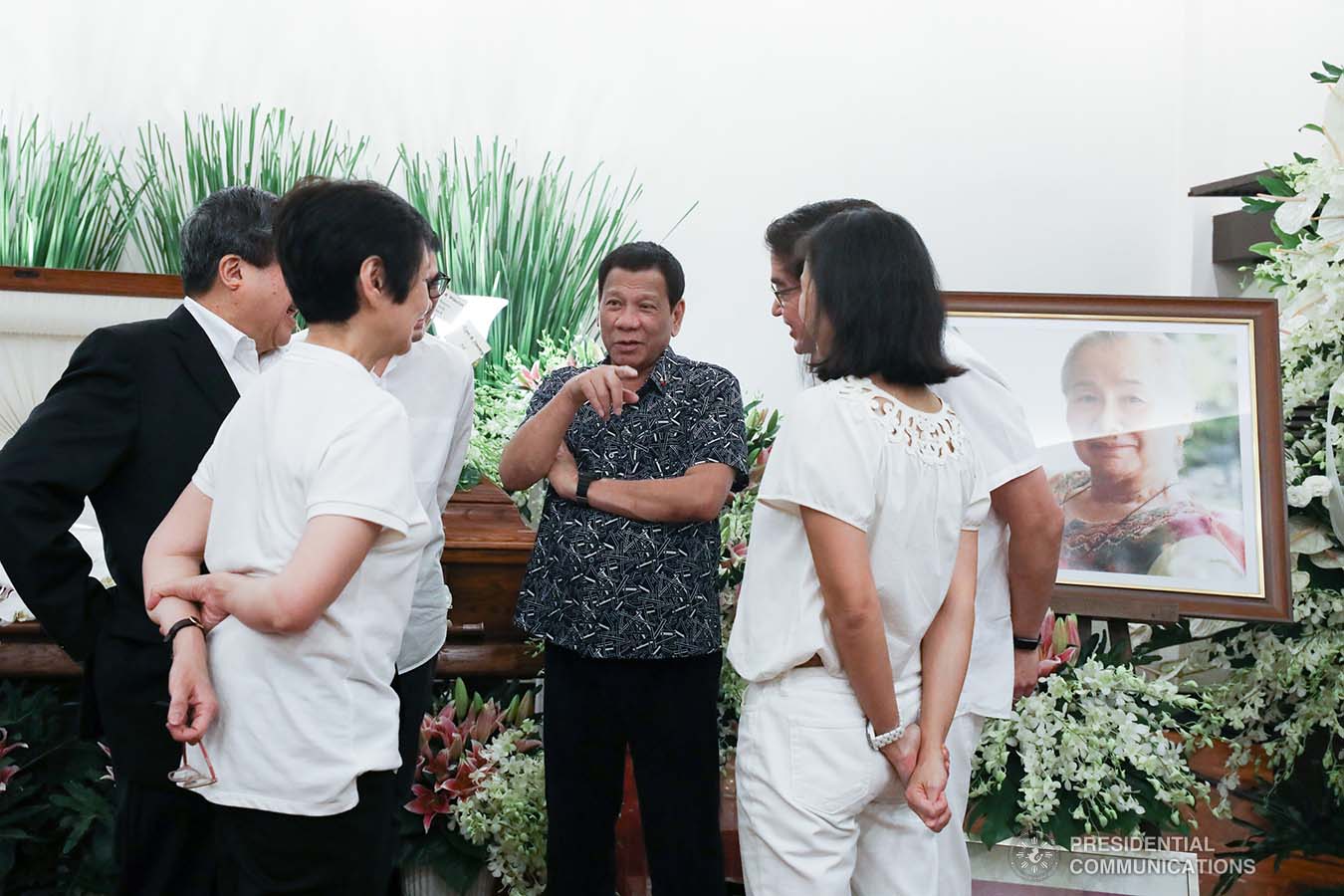President Rodrigo Roa Duterte condoles with the bereaved family of Elizabeth Gokongwei as he visits the wake at the Heritage Memorial Park in Taguig City on November 17, 2019. VALERIE ESCALERA/PRESIDENTIAL PHOTO
