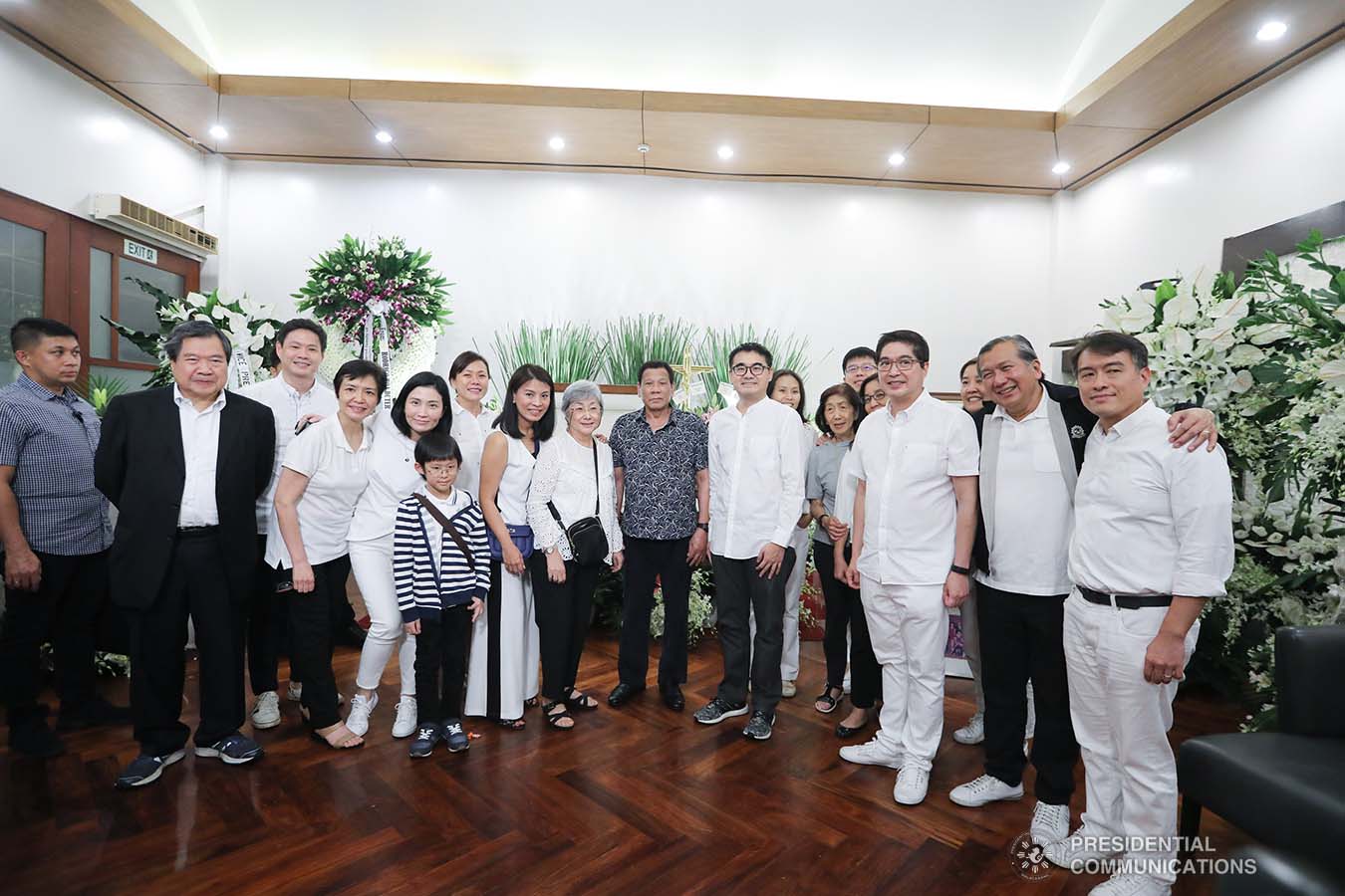President Rodrigo Roa Duterte has his photo taken with the bereaved family of Elizabeth Gokongwei as he visits the wake at the Heritage Memorial Park in Taguig City on November 17, 2019. VALERIE ESCALERA/ PRESIDENTIAL PHOTO