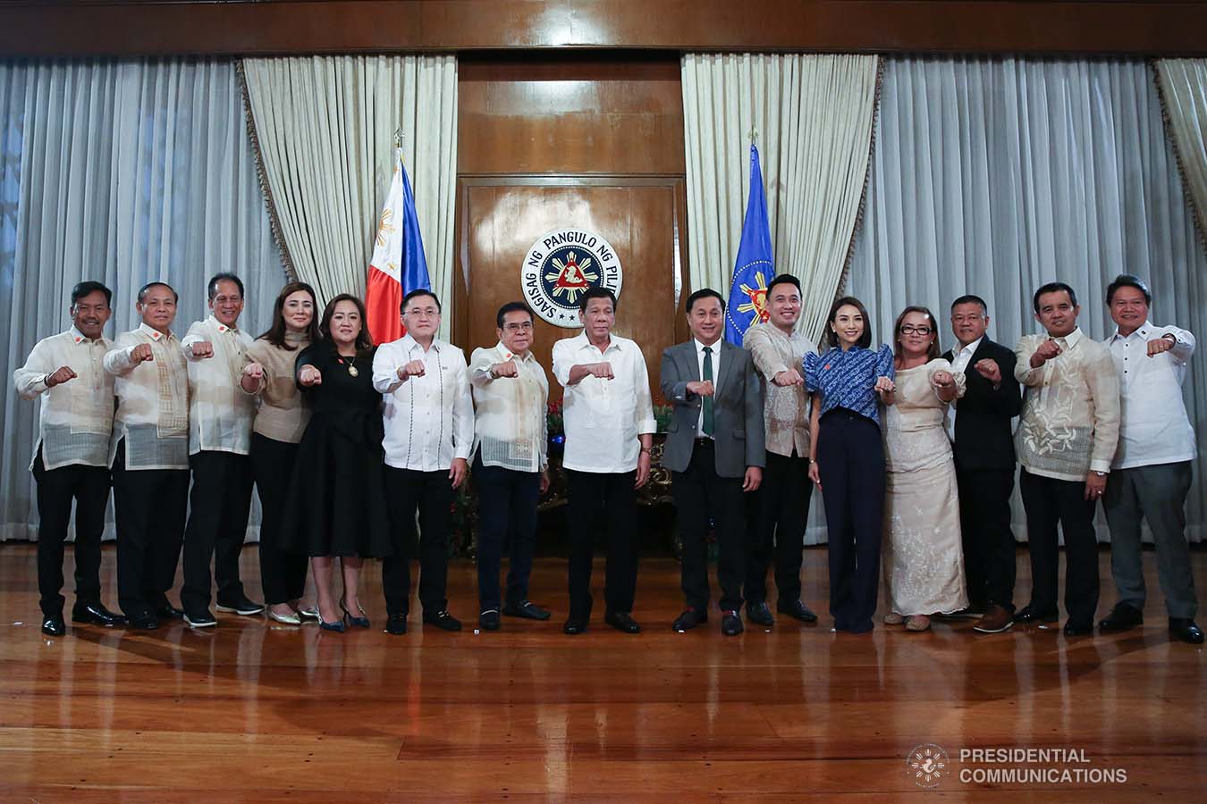 President Rodrigo Roa Duterte strikes his signature pose with the newly-elected officers of the League of Municipalities of the Philippines during their oath-taking ceremony at the Malacañan Palace on December 3, 2019. ALBERT ALCAIN/PRESIDENTIAL PHOTO