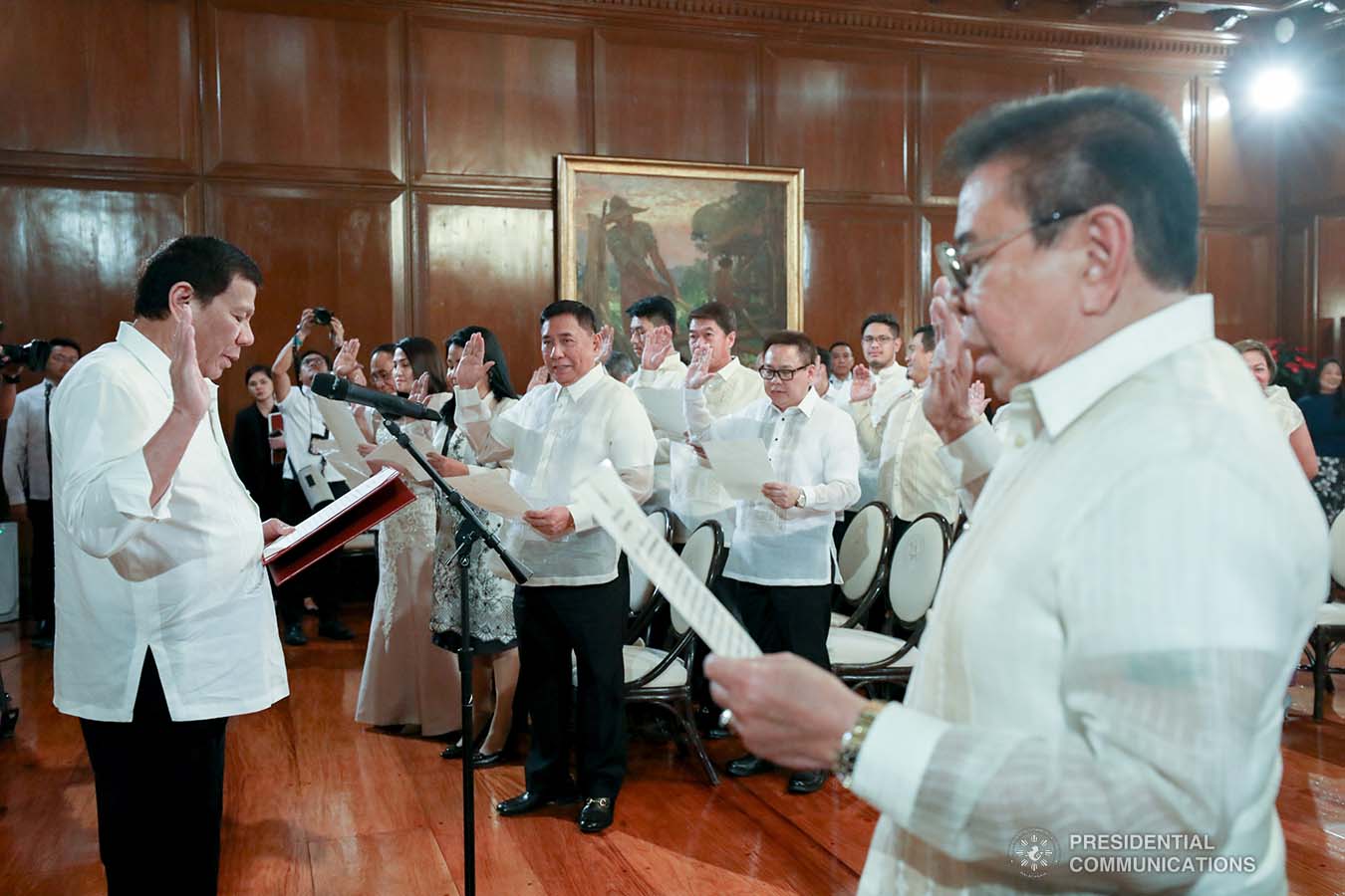 President Rodrigo Roa Duterte swears into office the newly-elected officers of the League of Municipalities of the Philippines at Malacañan Palace on December 3, 2019. TOTO LOZANO/PRESIDENTIAL PHOTO