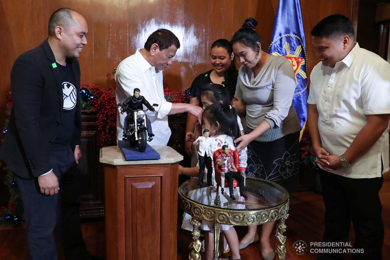 President Rodrigo Roa Duterte extends his hand to the daughters of toymaker Dennis Mendoza as they show a gesture of respect to the President during the meeting at the Malacañan Palace on December 9, 2019. ROBINSON NIÑAL JR./PRESIDENTIAL PHOTO