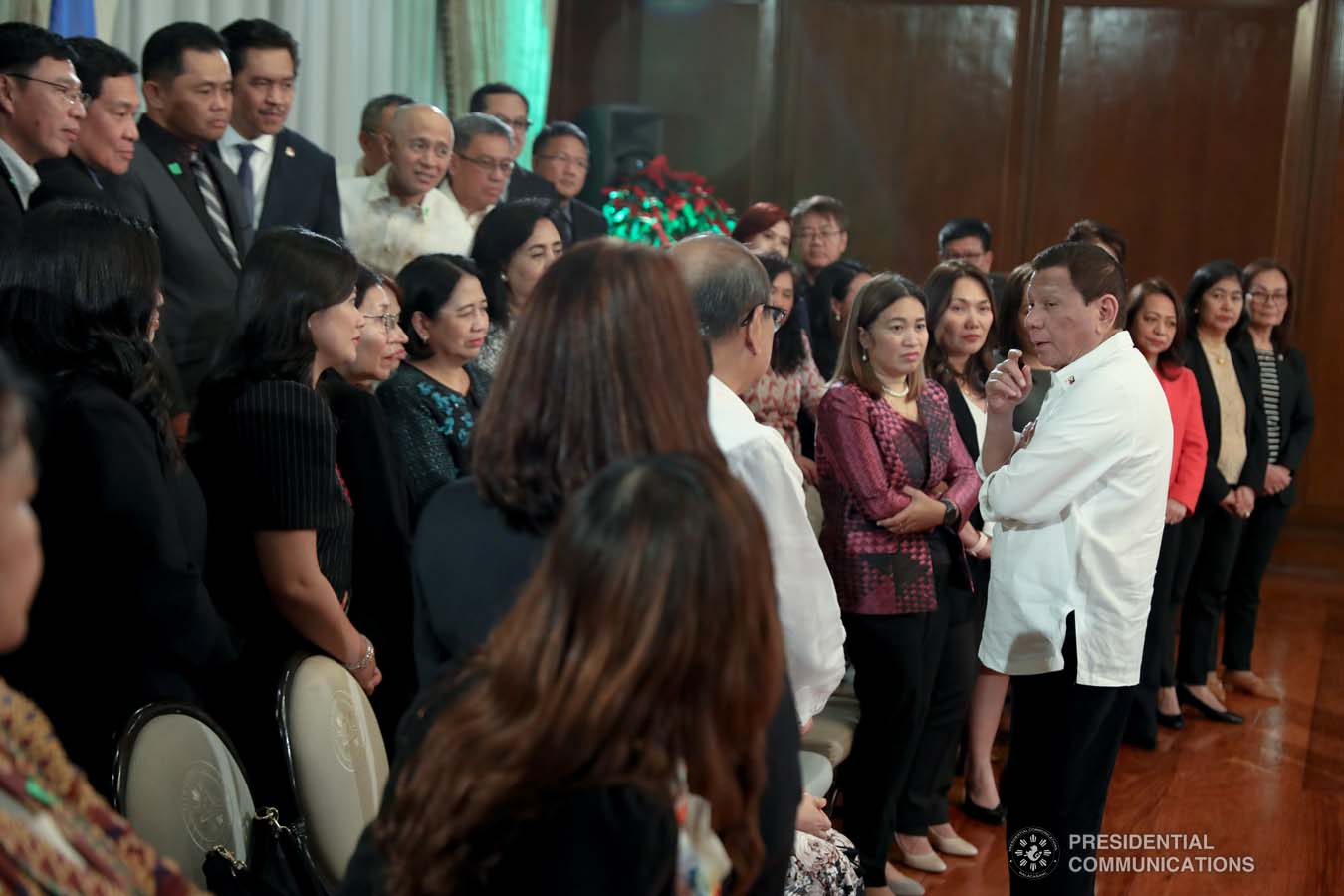 President Rodrigo Roa Duterte discusses matters with the Labor Attachés from the Department of Labor and Employment during their meeting at the Malacañan Palace on December 9, 2019. ROBINSON NIÑAL JR./PRESIDENTIAL PHOTO