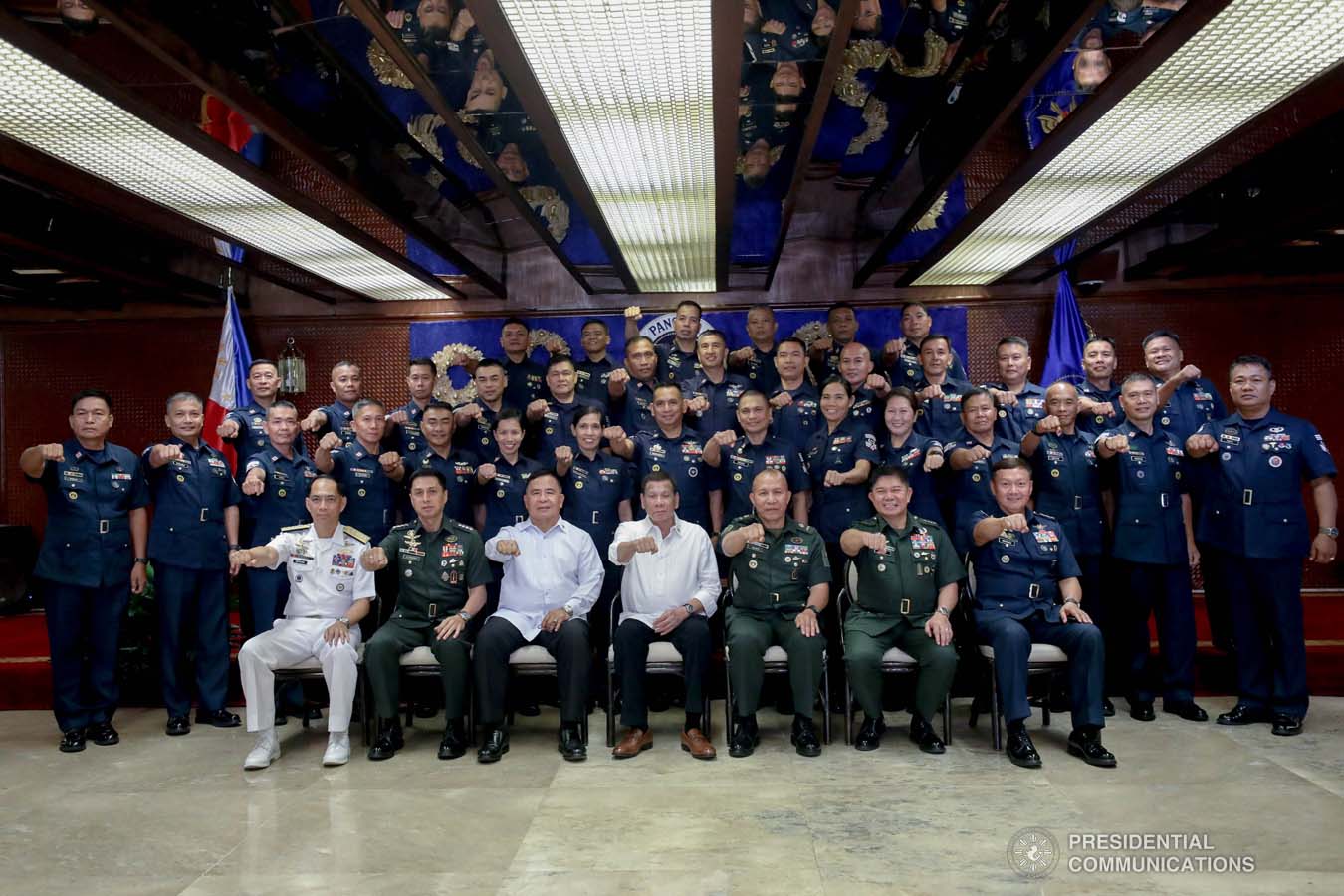 President Rodrigo Roa Duterte flashes his signature pose with officers of the Armed Forces of the Philippines Council of the Sergeants Major during the Thanksgiving gathering he hosted at the Malacañan Palace on December 10, 2019. SIMEON CELI JR./PRESIDENTIAL PHOTO