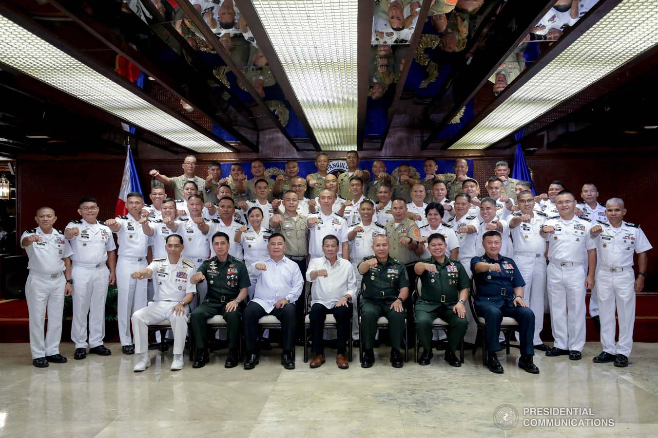 President Rodrigo Roa Duterte flashes his signature pose with officers of the Armed Forces of the Philippines Council of the Sergeants Major during the Thanksgiving gathering he hosted at the Malacañan Palace on December 10, 2019. SIMEON CELI JR./PRESIDENTIAL PHOTO
