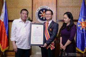 President Rodrigo Roa Duterte confers the Order of Sikatuna with the Rank of Datu on outgoing Ambassador of the Socialist Republic of Vietnam to the Philippines Ly Quoc Tuan during his farewell call to the President at the Malacañan Palace on December 11, 2019. KING RODRIGUEZ/PRESIDENTIAL PHOTO
