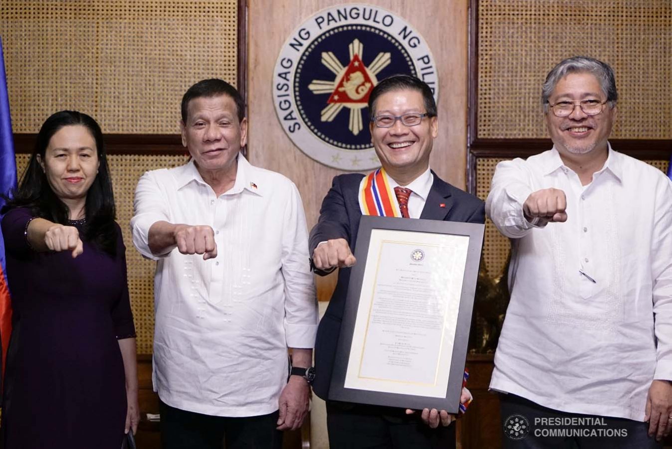 President Rodrigo Roa Duterte strikes his signature pose with outgoing Ambassador of the Socialist Republic of Vietnam to the Philippines Ly Quoc Tuan, who was awarded the Order of Sikatuna with the Rank of Datu during his farewell call to the President at the Malacañan Palace on December 11, 2019. KING RODRIGUEZ/PRESIDENTIAL PHOTO
