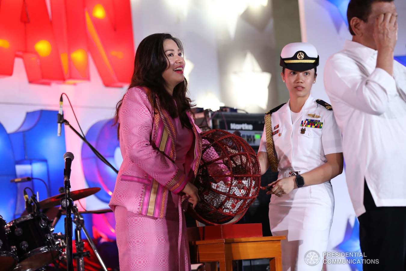 President Rodrigo Roa Duterte's partner Cielito Avanceña draws one of the winners of the raffle during the Office of the President Christmas Party at the Malacañan Palace on December 18, 2019. SIMEON CELI JR./PRESIDENTIAL PHOTO