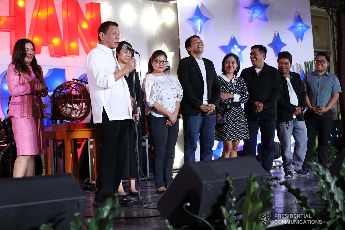 President Rodrigo Roa Duterte shares a light moment with the winners of the raffle during the Office of the President Christmas Party at the Malacañan Palace on December 18, 2019. SIMEON CELI JR./PRESIDENTIAL PHOTO