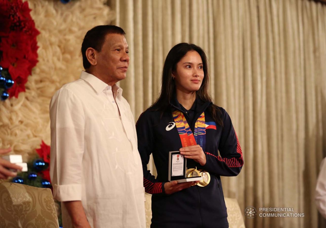 President Rodrigo Roa Duterte confers the Order of Lapu-Lapu Rank of Kamagi on 2019 Southeast Asian Games wushu gold medalist Agatha Wong during a ceremony at the Malacañan Palace on December 18, 2019. KARL NORMAN ALONZO/PRESIDENTIAL PHOTO