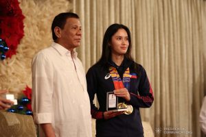 President Rodrigo Roa Duterte confers the Order of Lapu-Lapu Rank of Kamagi on 2019 Southeast Asian Games wushu gold medalist Agatha Wong during a ceremony at the Malacañan Palace on December 18, 2019. KARL NORMAN ALONZO/PRESIDENTIAL PHOTO