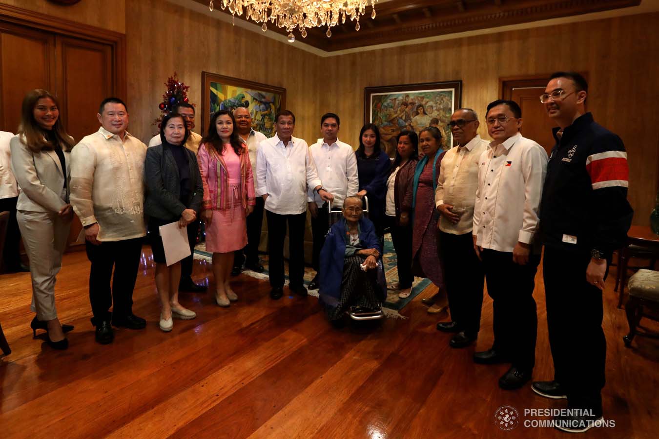 President Rodrigo Roa Duterte poses for posterity with 2012 Gawad Manlilikha ng Bayan for Textile Awardee Magdaleno Gamayo at the Malacañan Palace on December 18, 2019. With the President is his partner Cielito Avanceña. KARL NORMAN ALONZO/PRESIDENTIAL PHOTO