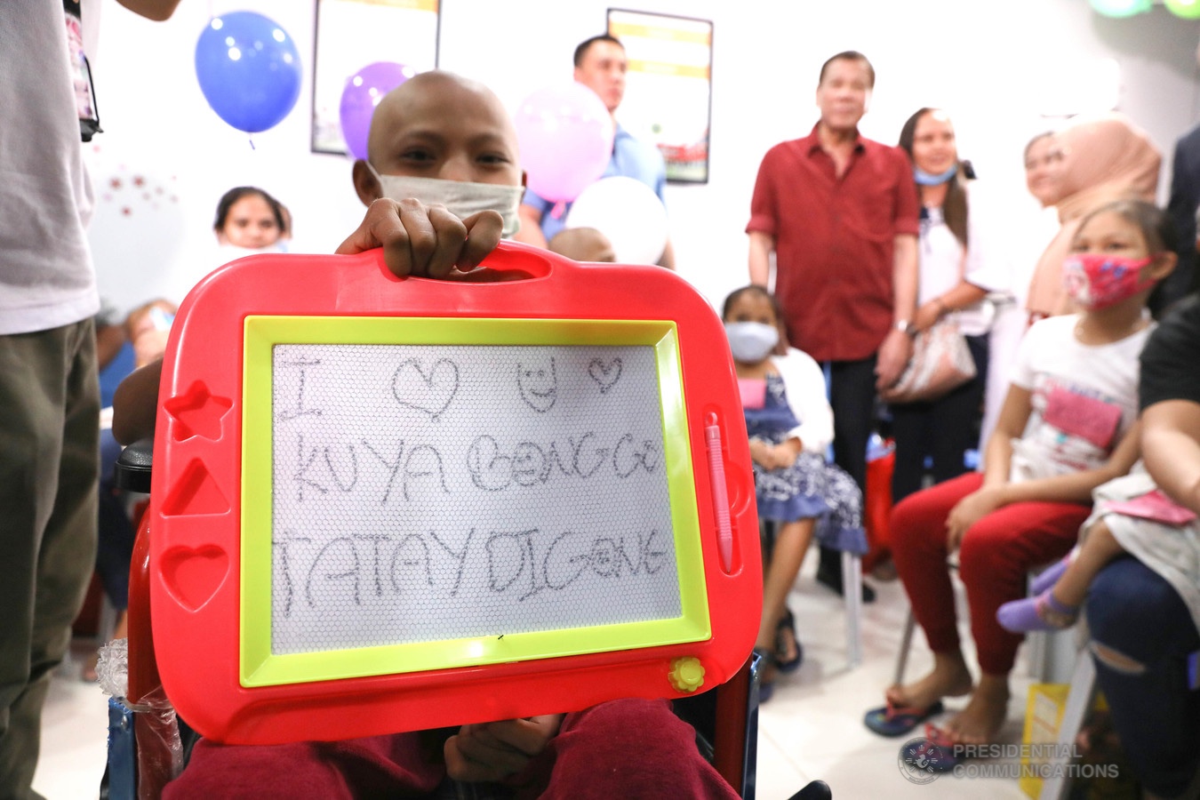 A pediatric cancer patient expresses his fondness for President Rodrigo Roa Duterte and Senator Christopher "Bong" Go during the President's visit to the Southern Philippines Medical Center Children's Cancer Institute in Davao City on December 28, 2019. KARL NORMAN ALONZO/PRESIDENTIAL PHOTO