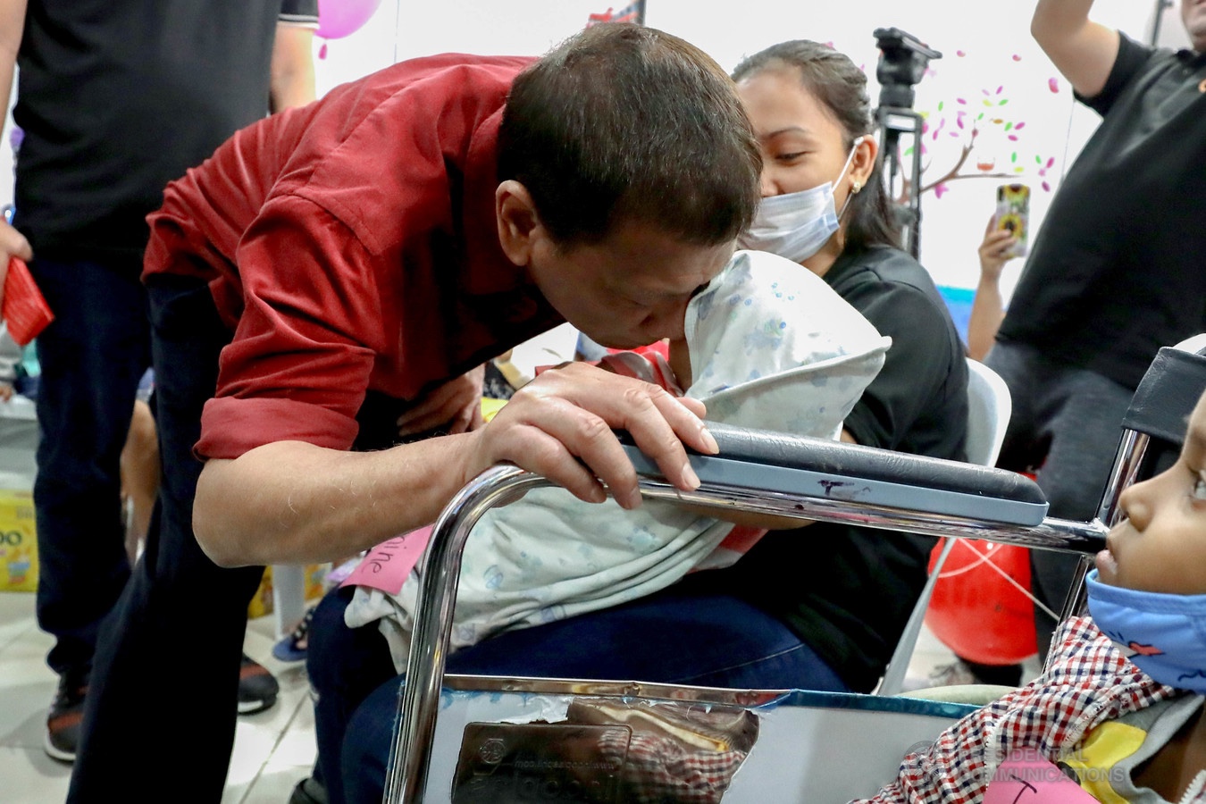 President Rodrigo Roa Duterte plants a kiss on the forehead of one of the pediatric cancer patients he visited at the Southern Philippines Medical Center Children's Cancer Institute in Davao City on December 28, 2019. RICHARD MADELO/PRESIDENTIAL PHOTO