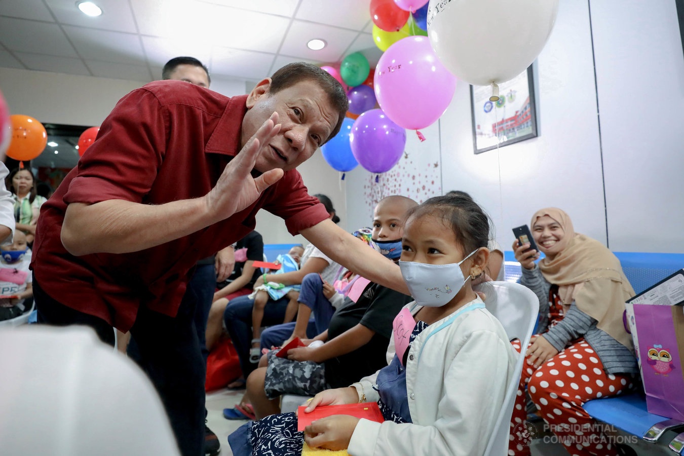 President Rodrigo Roa Duterte interacts with one of the pediatric cancer patients he visited at the Southern Philippines Medical Center Children's Cancer Institute in Davao City on December 28, 2019. RICHARD MADELO/PRESIDENTIAL PHOTO
