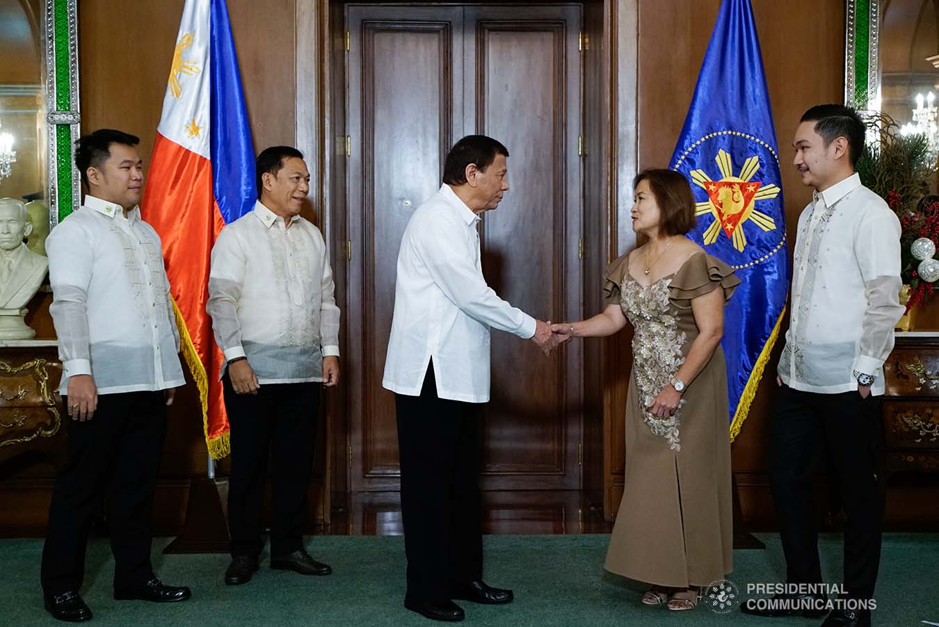 President Rodrigo Roa Duterte greets the family of newly appointed Supreme Court Associate Justice Samuel Gaerlan during the oath-taking ceremony at the Malacañan Palace on January 8, 2020. KING RODRIGUEZ/PRESIDENTIAL PHOTO